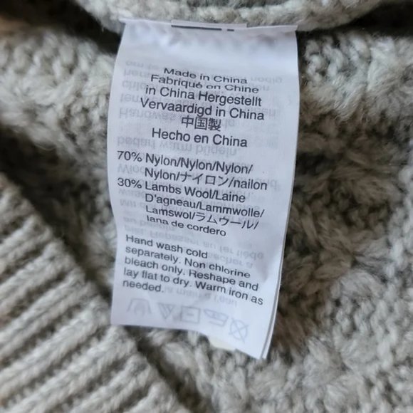 ☀️J.Crew cable knit Sweater☀️ - Picture 3 of 4